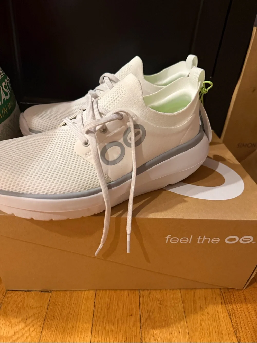 BRAND NEW - OOFOS Women’s White Sneakers with Light Gray Trim